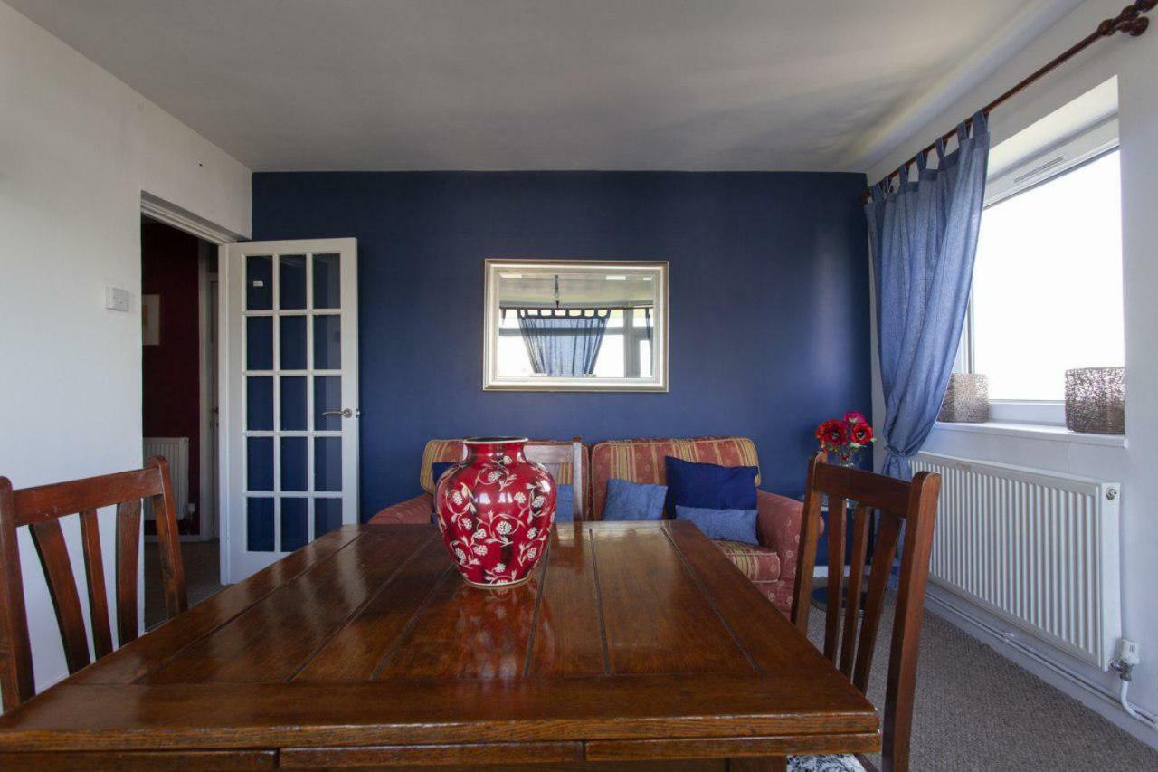 London, Putney, Roehampton Apartment